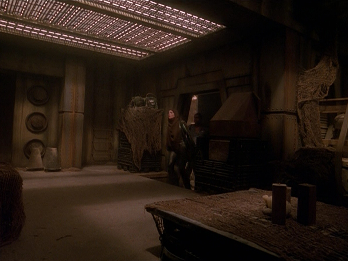 extant_StarTrek_VOY_5x13-Gravity_01101.jpg
