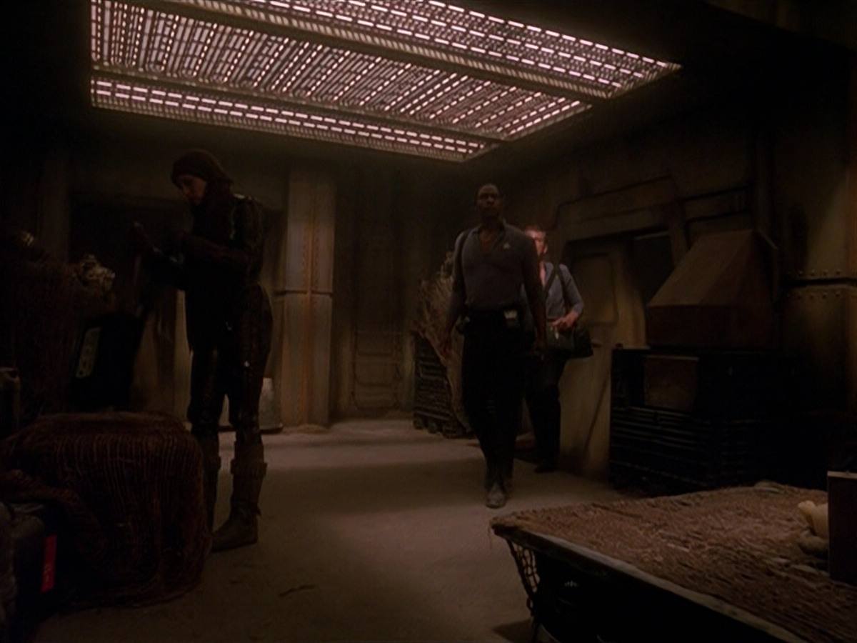 extant_StarTrek_VOY_5x13-Gravity_01106.jpg