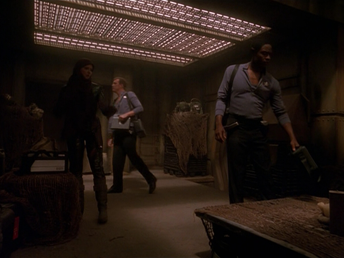 extant_StarTrek_VOY_5x13-Gravity_01110.jpg