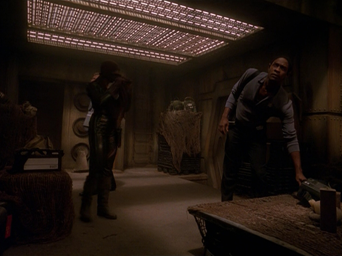 extant_StarTrek_VOY_5x13-Gravity_01111.jpg