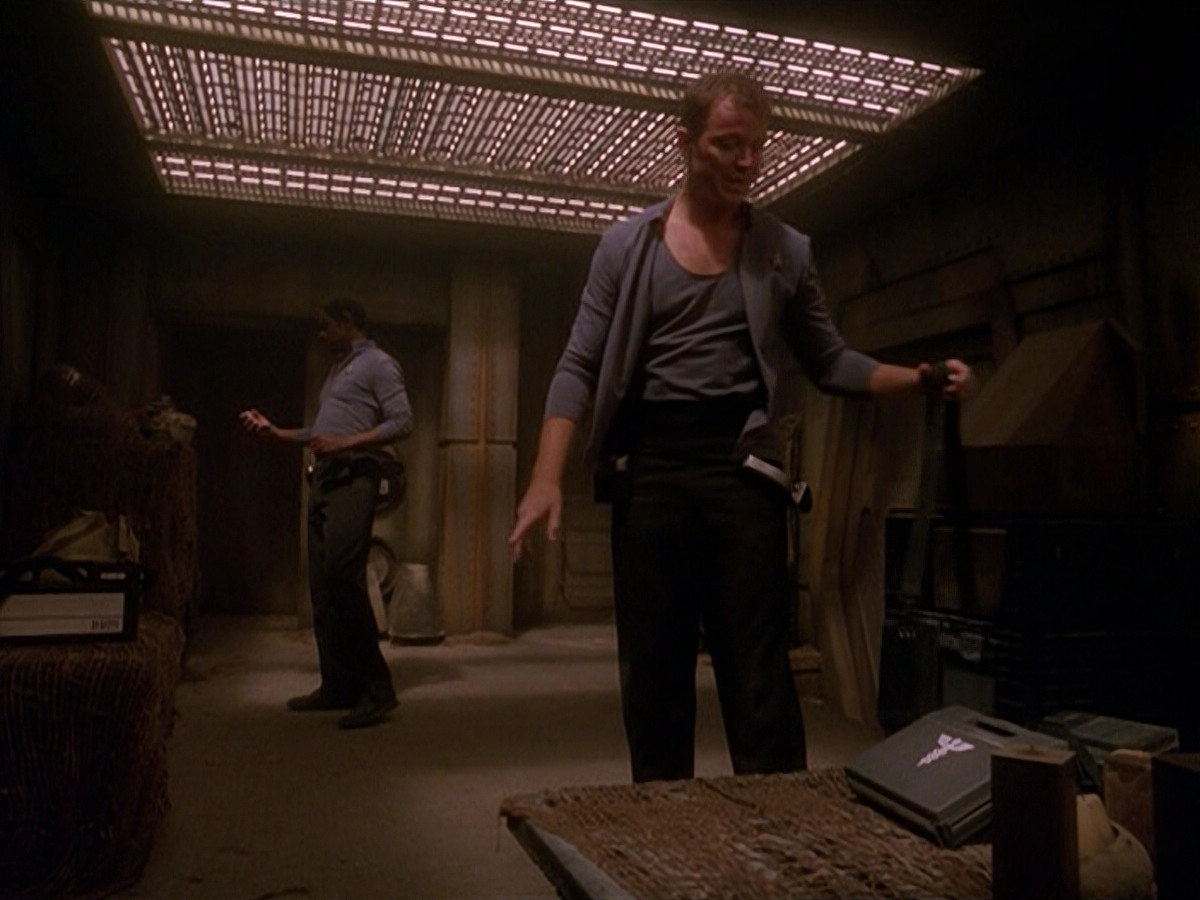 extant_StarTrek_VOY_5x13-Gravity_01129.jpg