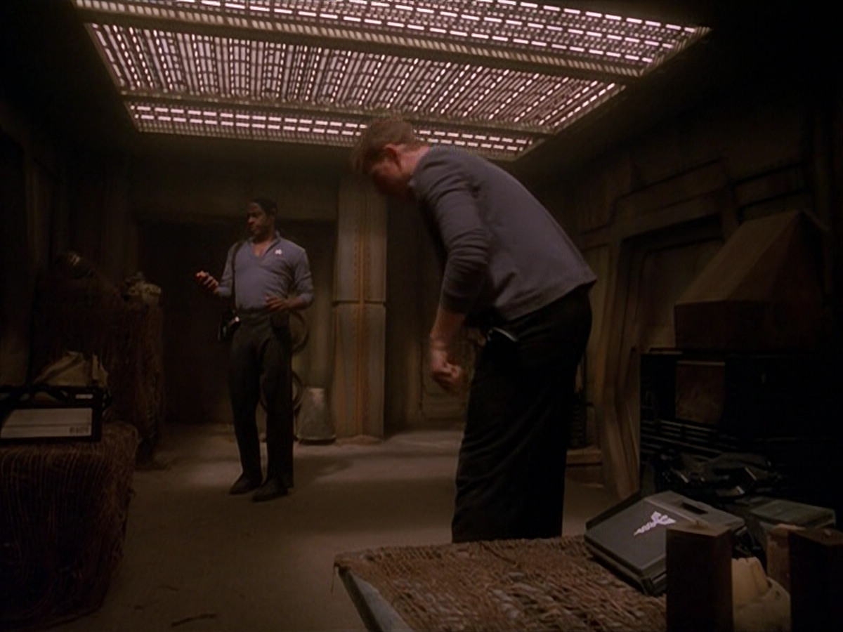 extant_StarTrek_VOY_5x13-Gravity_01131.jpg
