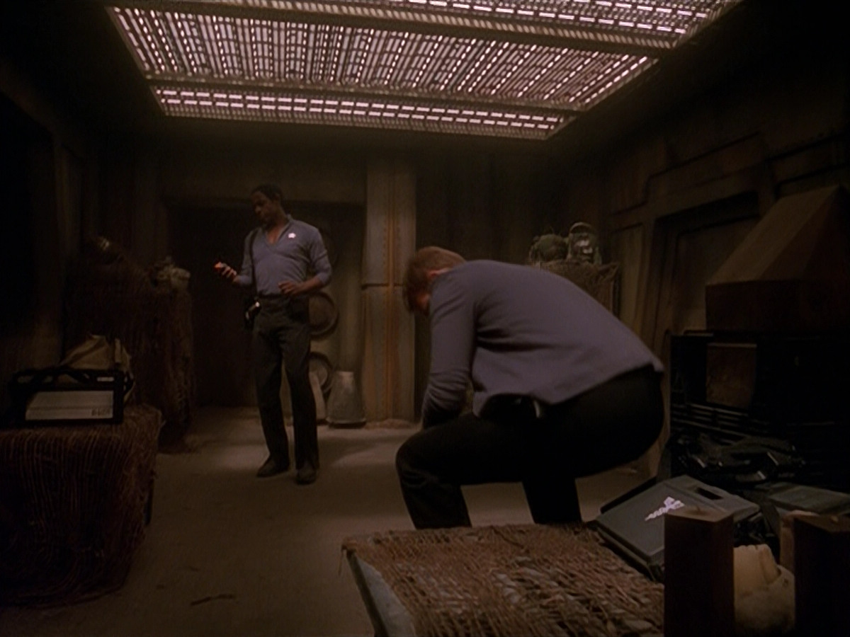 extant_StarTrek_VOY_5x13-Gravity_01132.jpg
