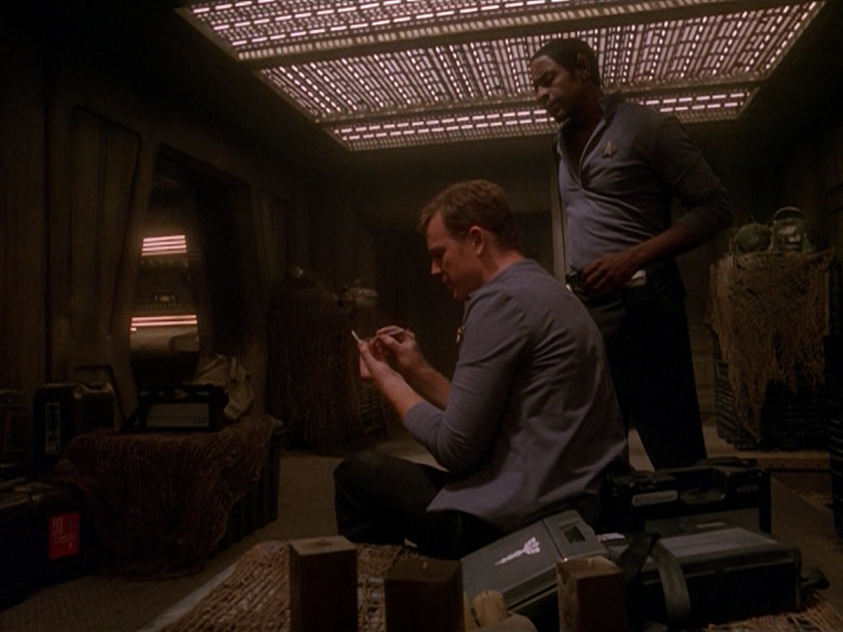extant_StarTrek_VOY_5x13-Gravity_01157.jpg