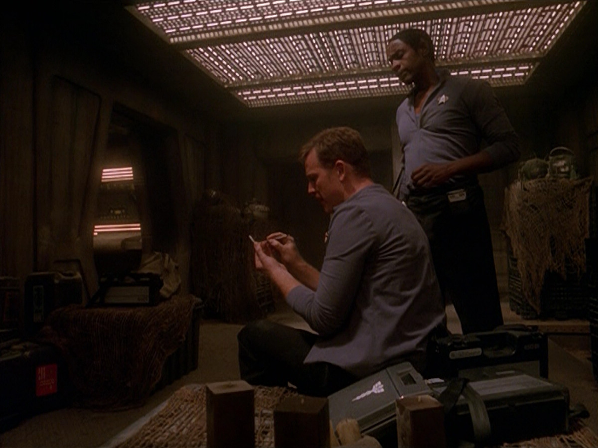 extant_StarTrek_VOY_5x13-Gravity_01159.jpg