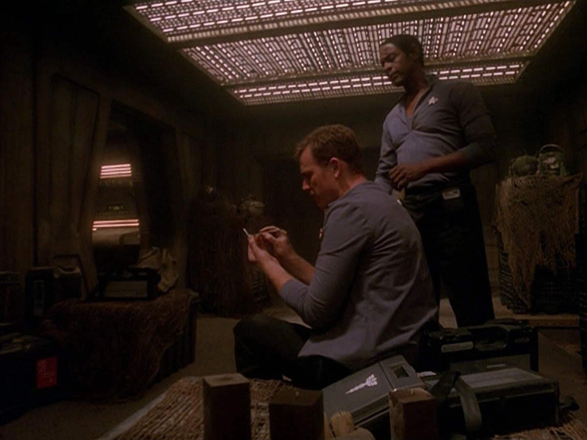 extant_StarTrek_VOY_5x13-Gravity_01160.jpg