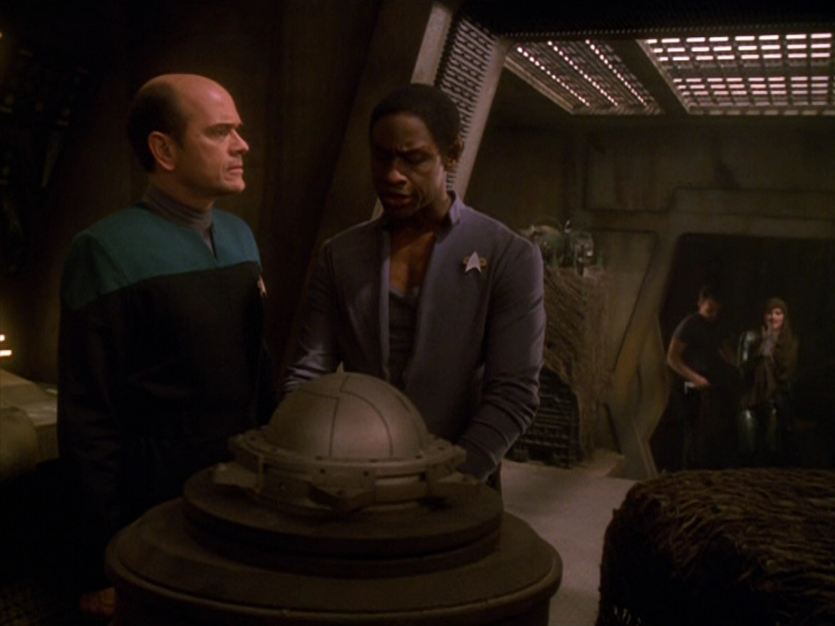 extant_StarTrek_VOY_5x13-Gravity_01371.jpg