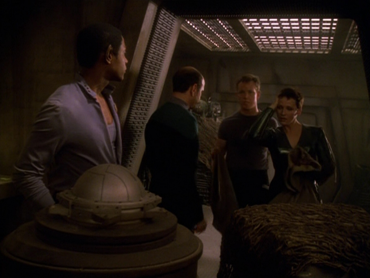 extant_StarTrek_VOY_5x13-Gravity_01378.jpg