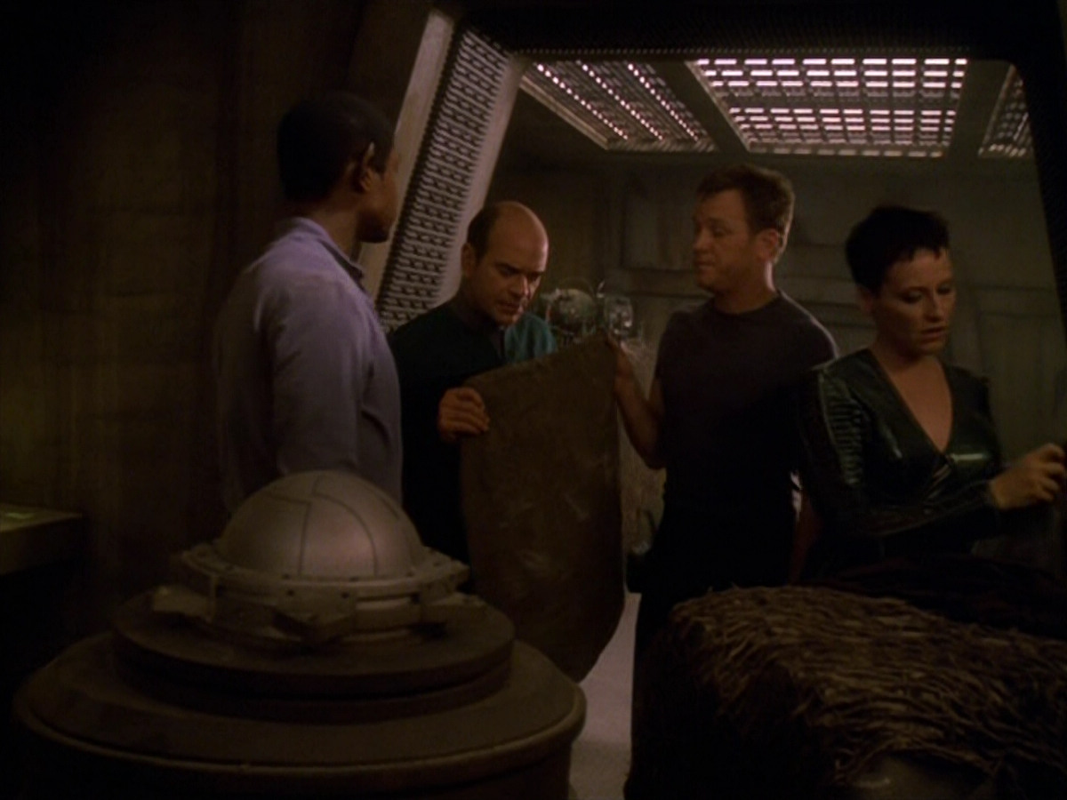 extant_StarTrek_VOY_5x13-Gravity_01381.jpg