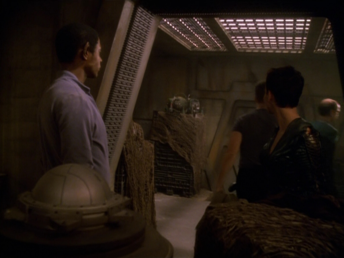 extant_StarTrek_VOY_5x13-Gravity_01389.jpg