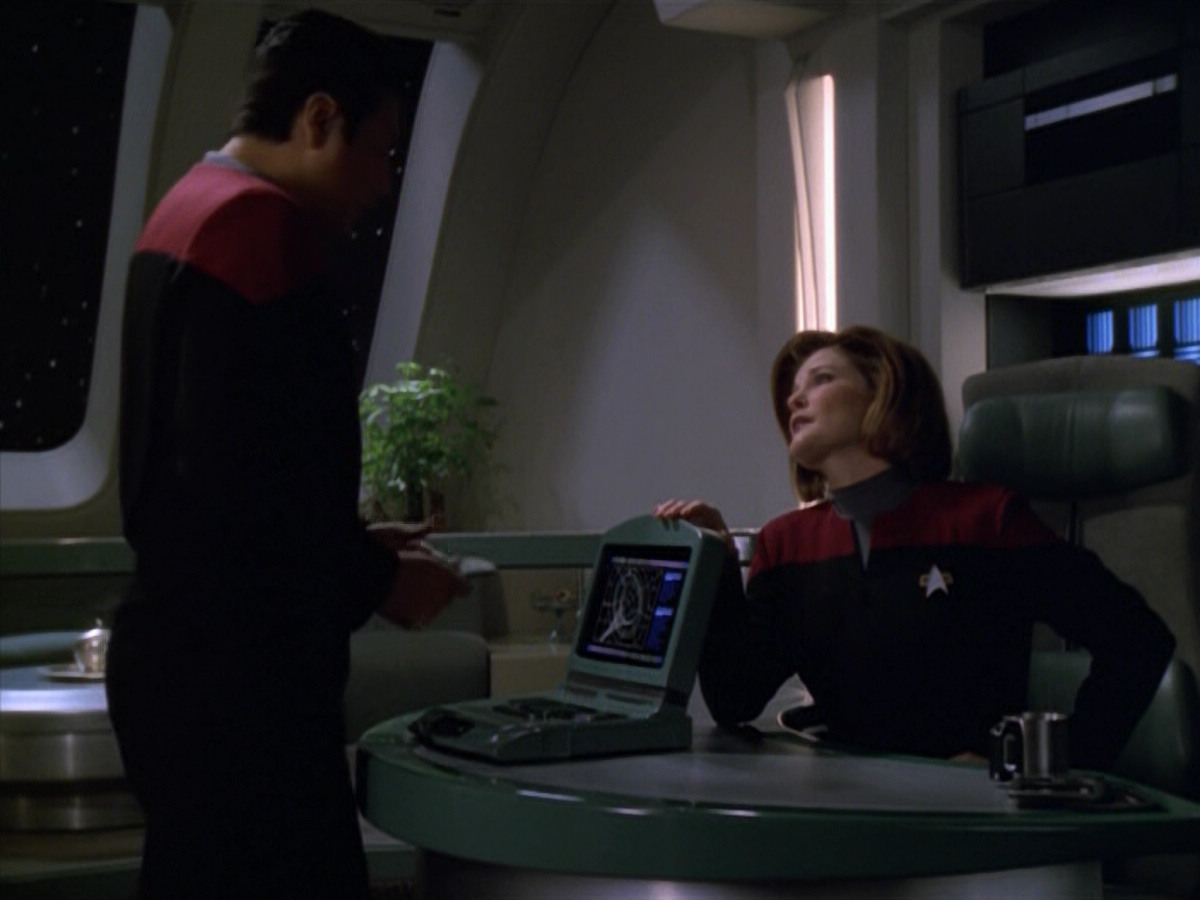 extant_StarTrek_VOY_5x13-Gravity_02312.jpg