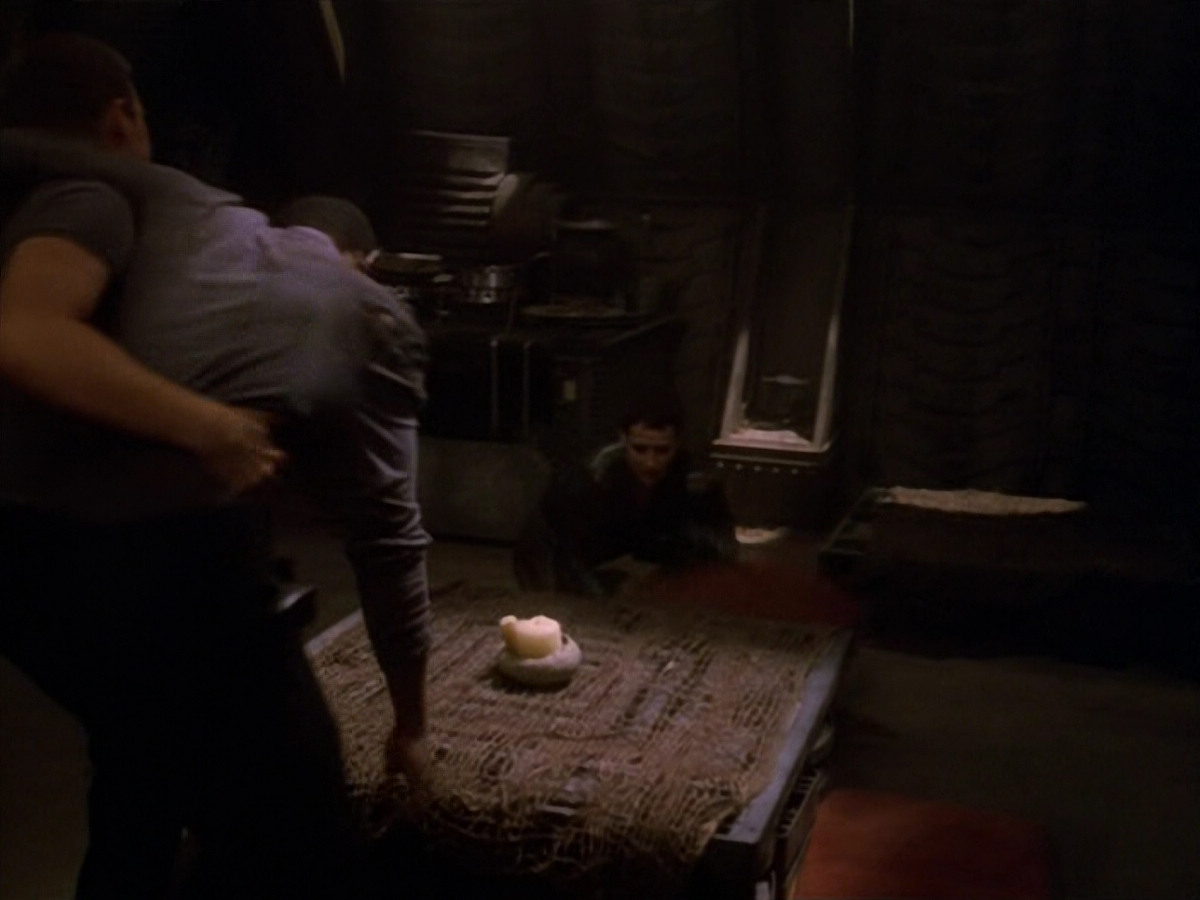 extant_StarTrek_VOY_5x13-Gravity_02415.jpg