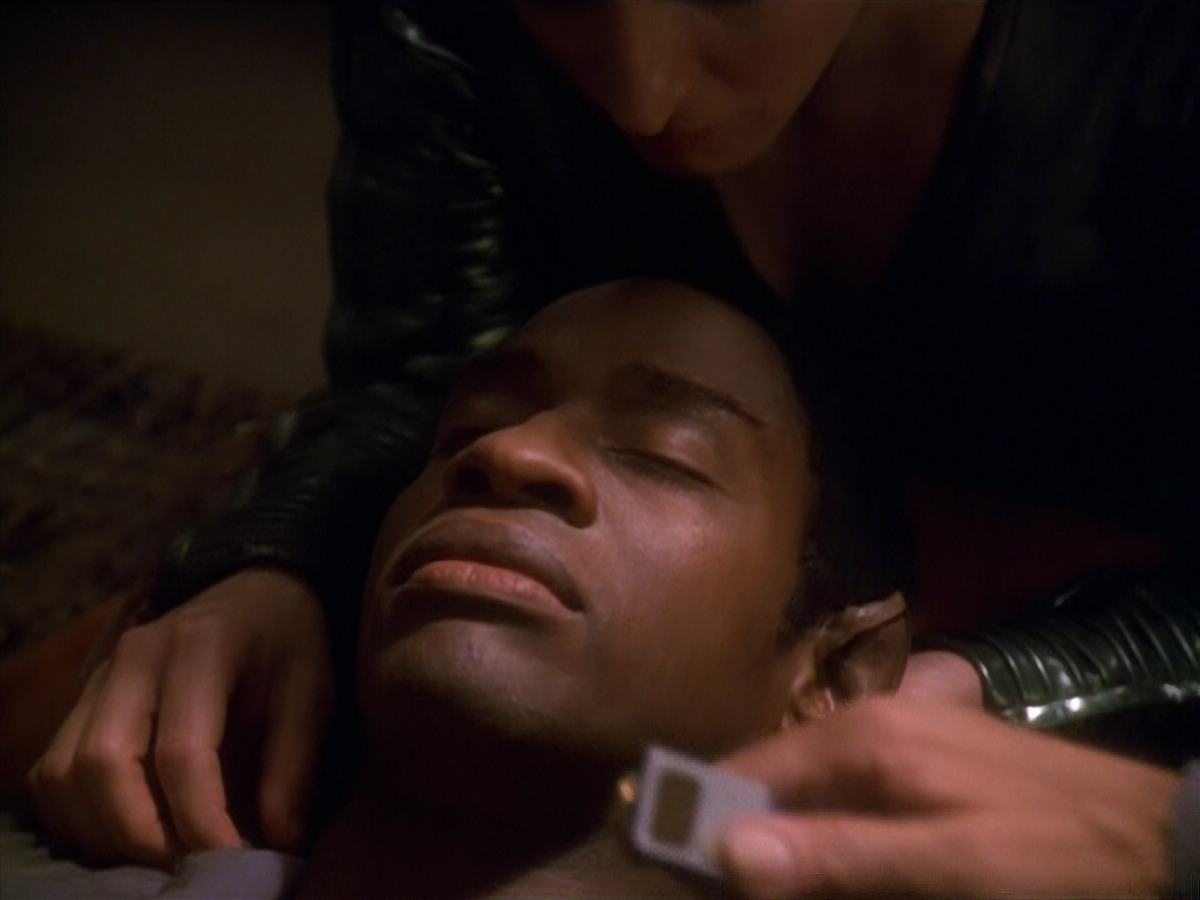 extant_StarTrek_VOY_5x13-Gravity_02455.jpg