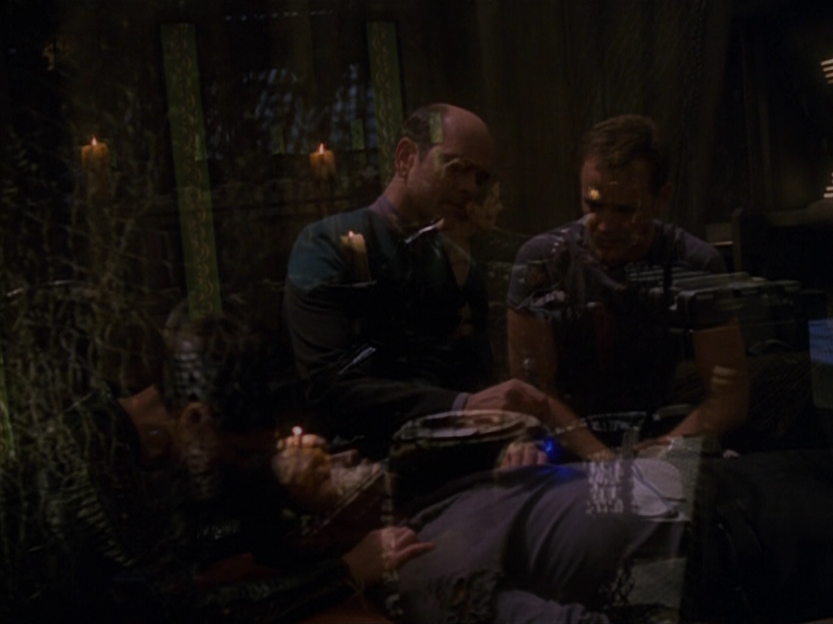 extant_StarTrek_VOY_5x13-Gravity_02505.jpg