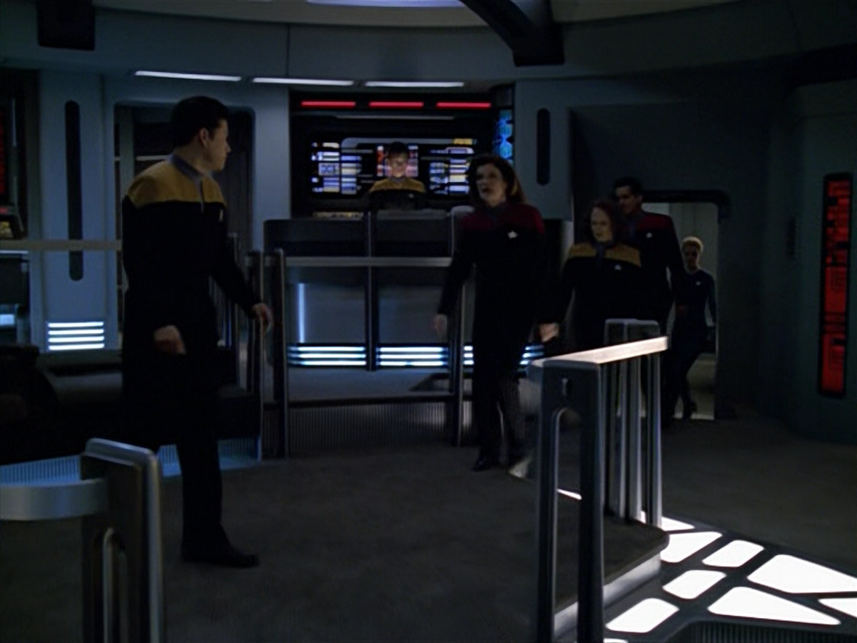 extant_StarTrek_VOY_5x13-Gravity_02708.jpg