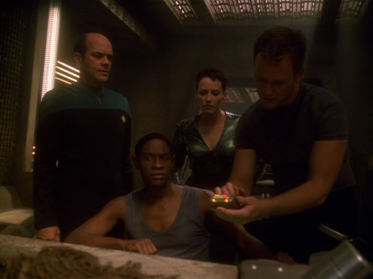 extant_StarTrek_VOY_5x13-Gravity_03101.jpg
