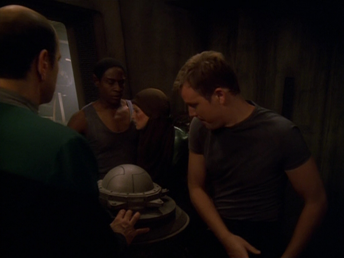 extant_StarTrek_VOY_5x13-Gravity_03390.jpg