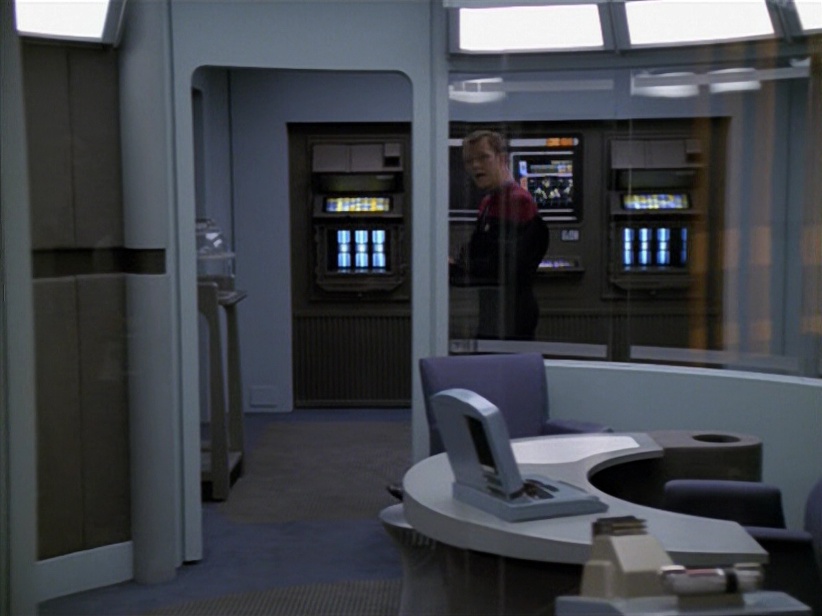 extant_StarTrek_VOY_5x14-Bliss_01433.jpg