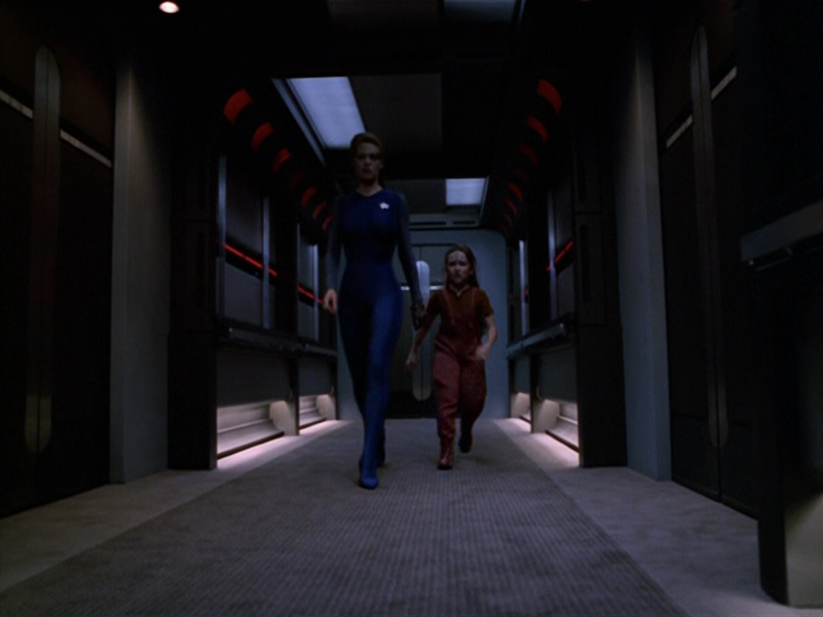extant_StarTrek_VOY_5x14-Bliss_02238.jpg