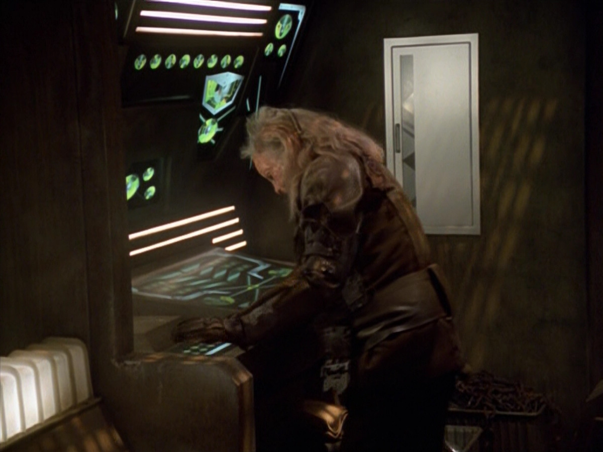 extant_StarTrek_VOY_5x14-Bliss_02385.jpg