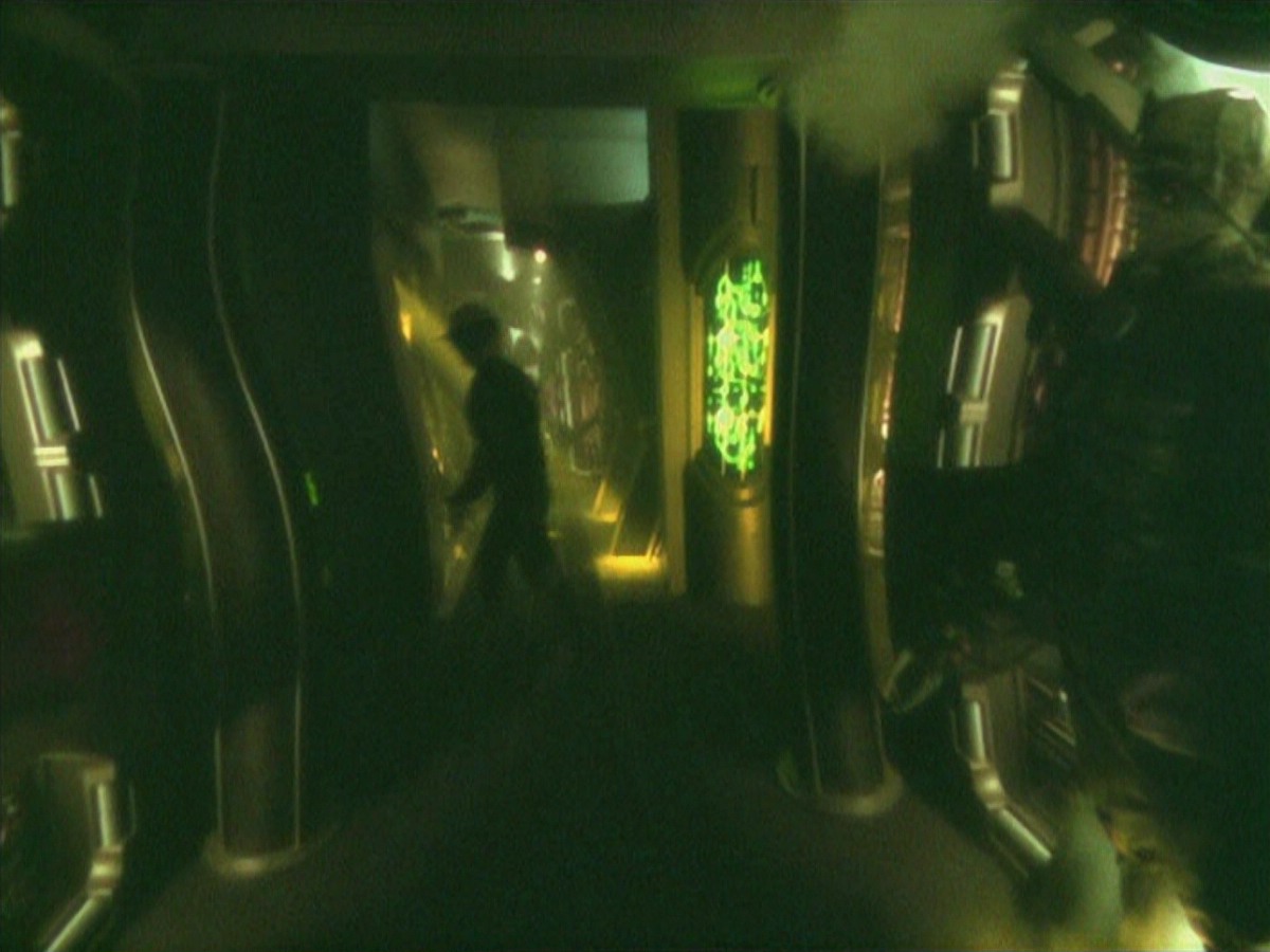 ariane179254_StarTrekVoyager_5x15_5x16_DarkFrontier_0020.jpg