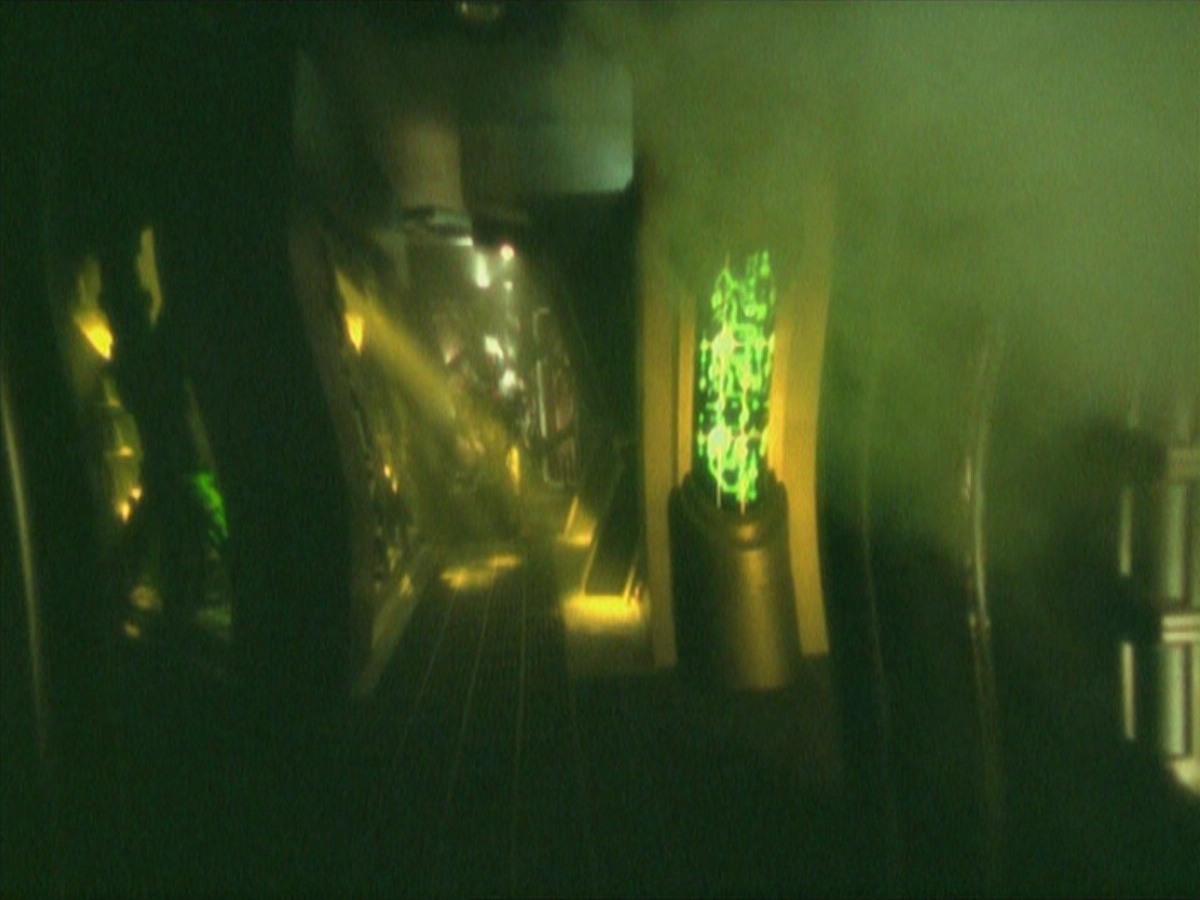 ariane179254_StarTrekVoyager_5x15_5x16_DarkFrontier_0022.jpg