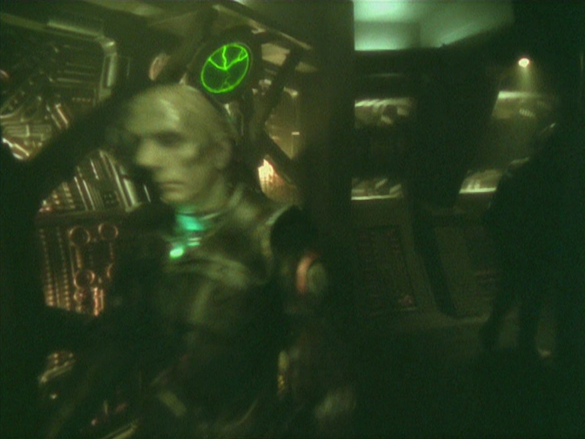 ariane179254_StarTrekVoyager_5x15_5x16_DarkFrontier_0042.jpg