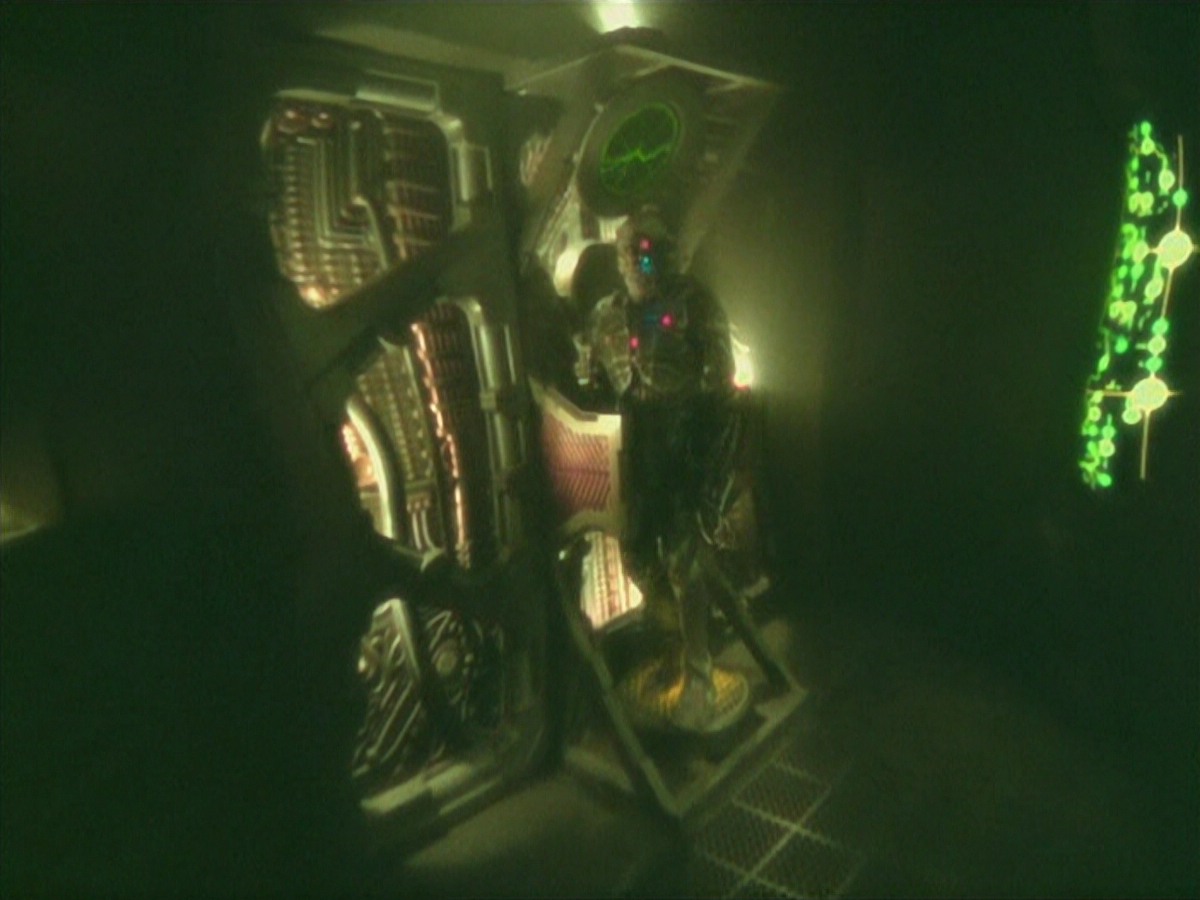 ariane179254_StarTrekVoyager_5x15_5x16_DarkFrontier_0050.jpg
