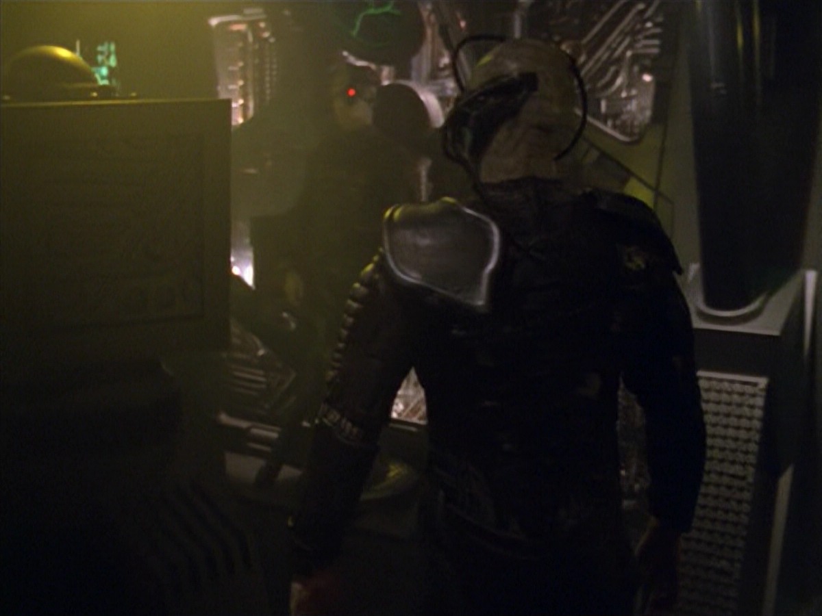 ariane179254_StarTrekVoyager_5x15_5x16_DarkFrontier_0052.jpg
