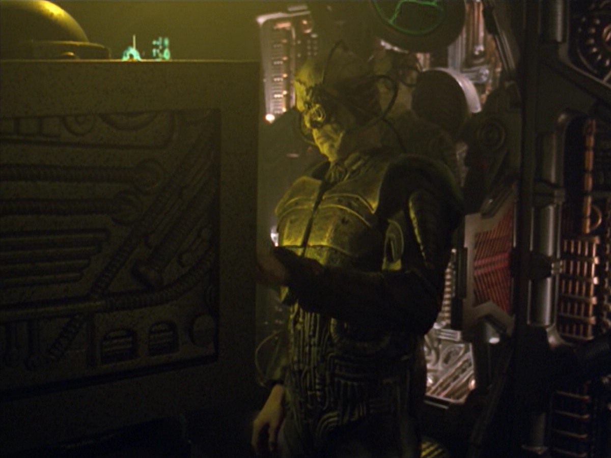 ariane179254_StarTrekVoyager_5x15_5x16_DarkFrontier_0060.jpg