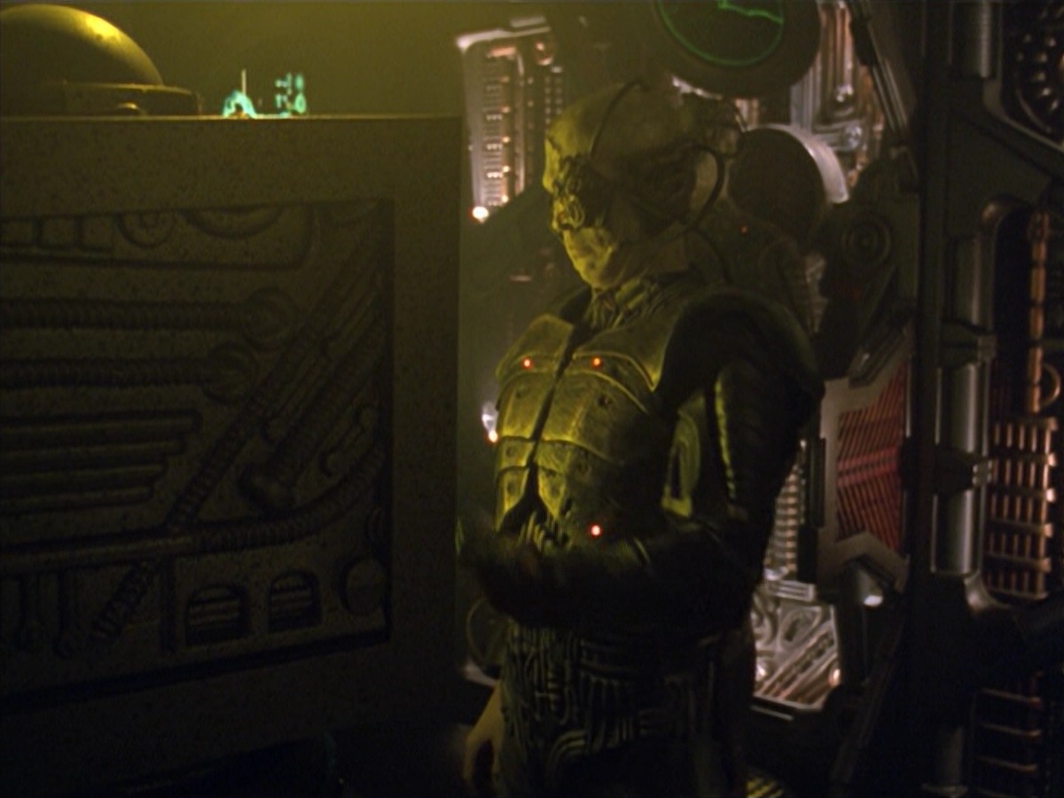 ariane179254_StarTrekVoyager_5x15_5x16_DarkFrontier_0062.jpg