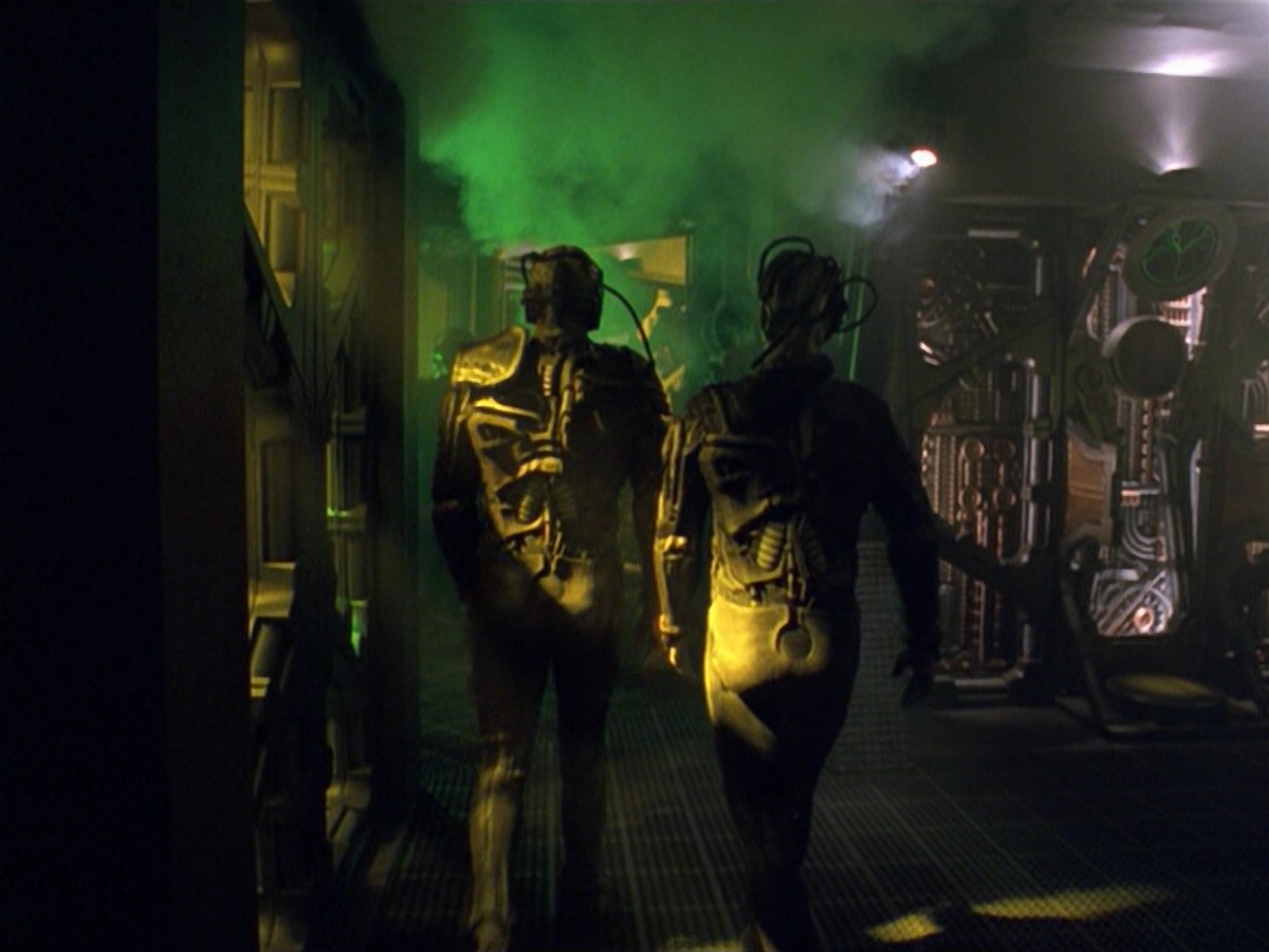 ariane179254_StarTrekVoyager_5x15_5x16_DarkFrontier_0124.jpg
