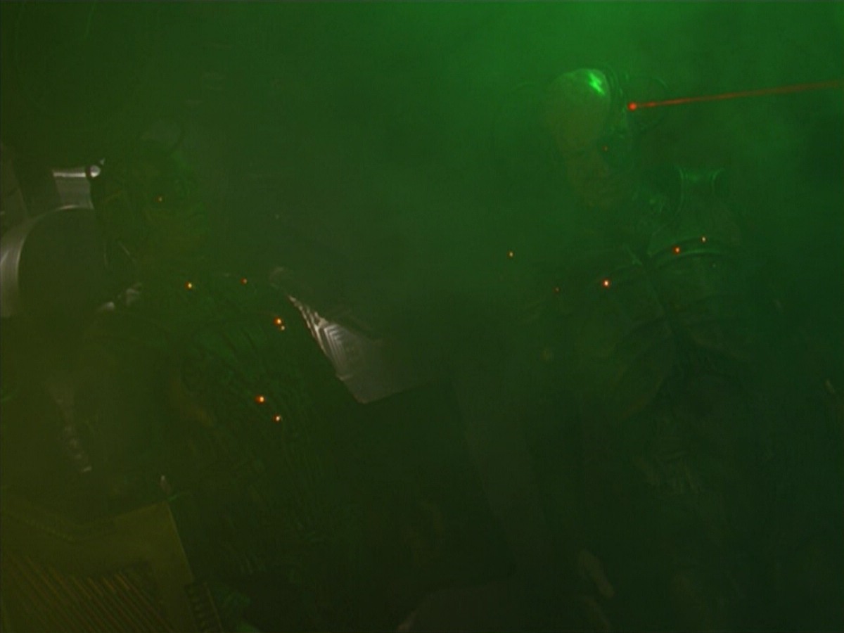 ariane179254_StarTrekVoyager_5x15_5x16_DarkFrontier_0126.jpg