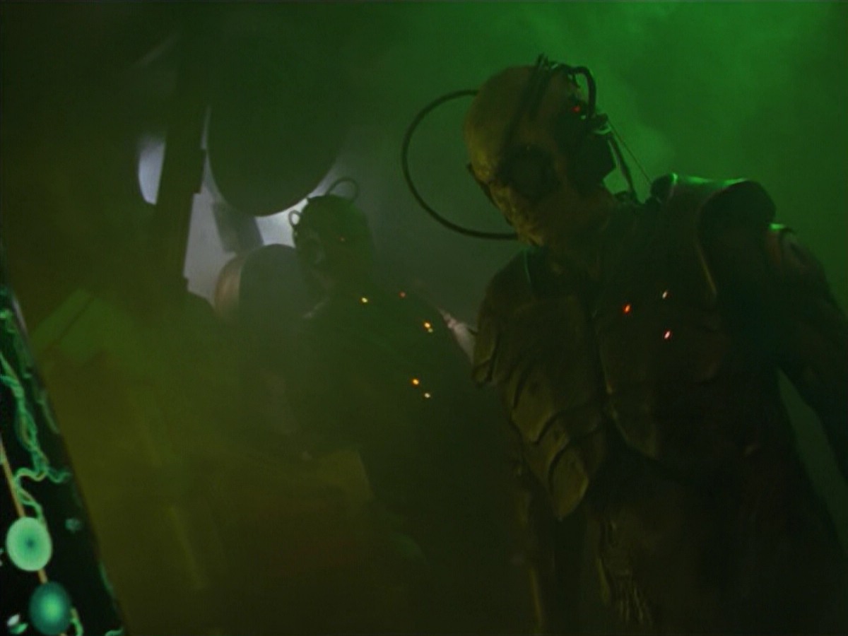 ariane179254_StarTrekVoyager_5x15_5x16_DarkFrontier_0130.jpg