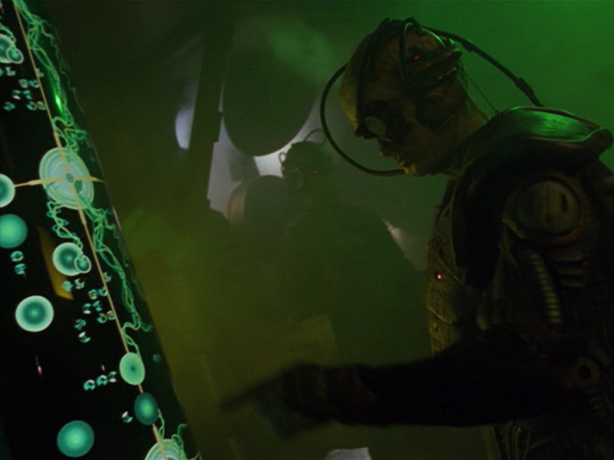 ariane179254_StarTrekVoyager_5x15_5x16_DarkFrontier_0131.jpg
