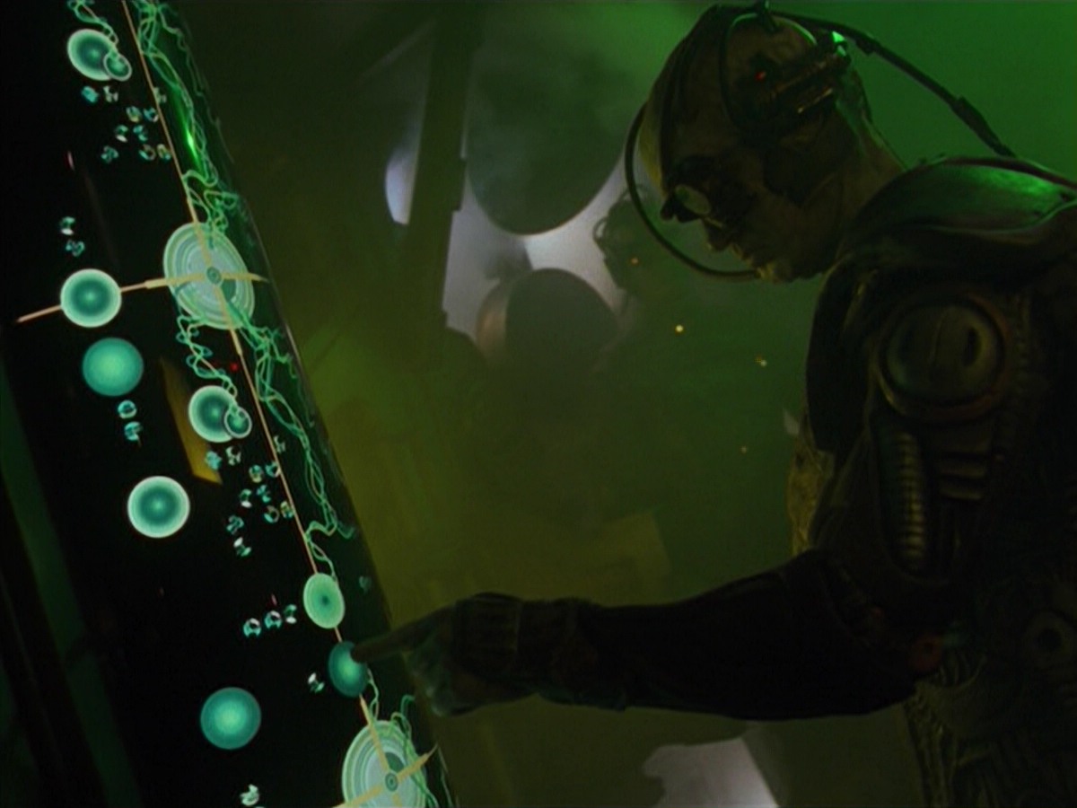 ariane179254_StarTrekVoyager_5x15_5x16_DarkFrontier_0132.jpg