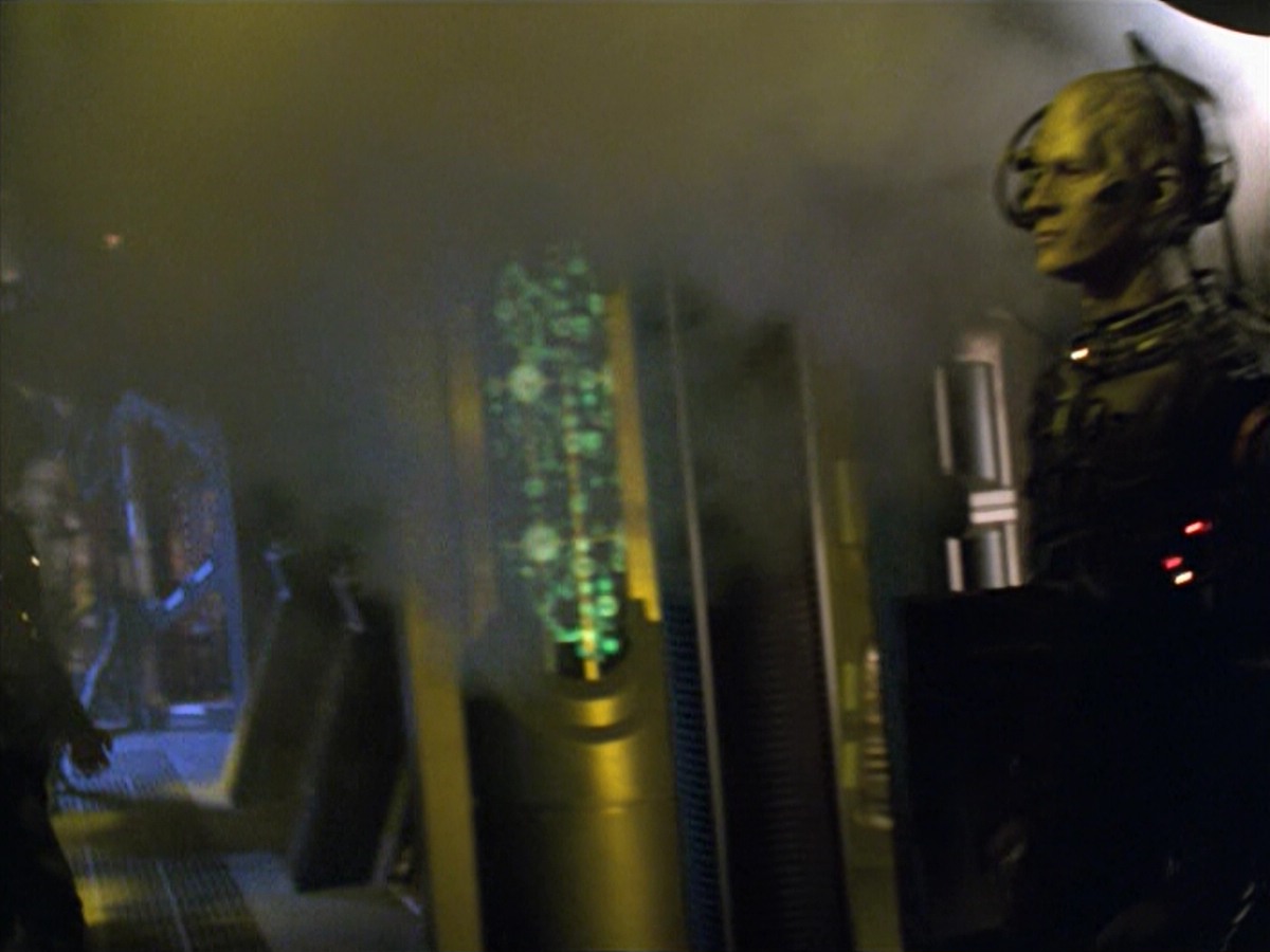ariane179254_StarTrekVoyager_5x15_5x16_DarkFrontier_0136.jpg