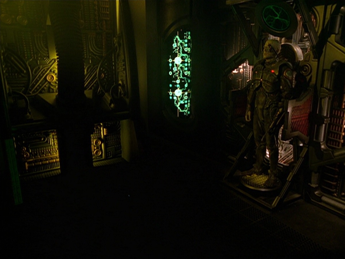 ariane179254_StarTrekVoyager_5x15_5x16_DarkFrontier_0139.jpg