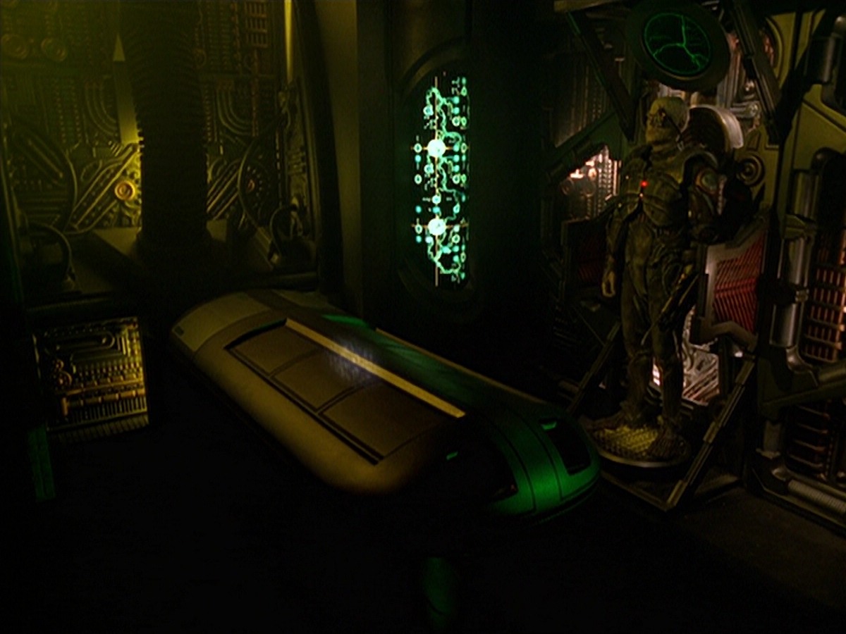 ariane179254_StarTrekVoyager_5x15_5x16_DarkFrontier_0145.jpg