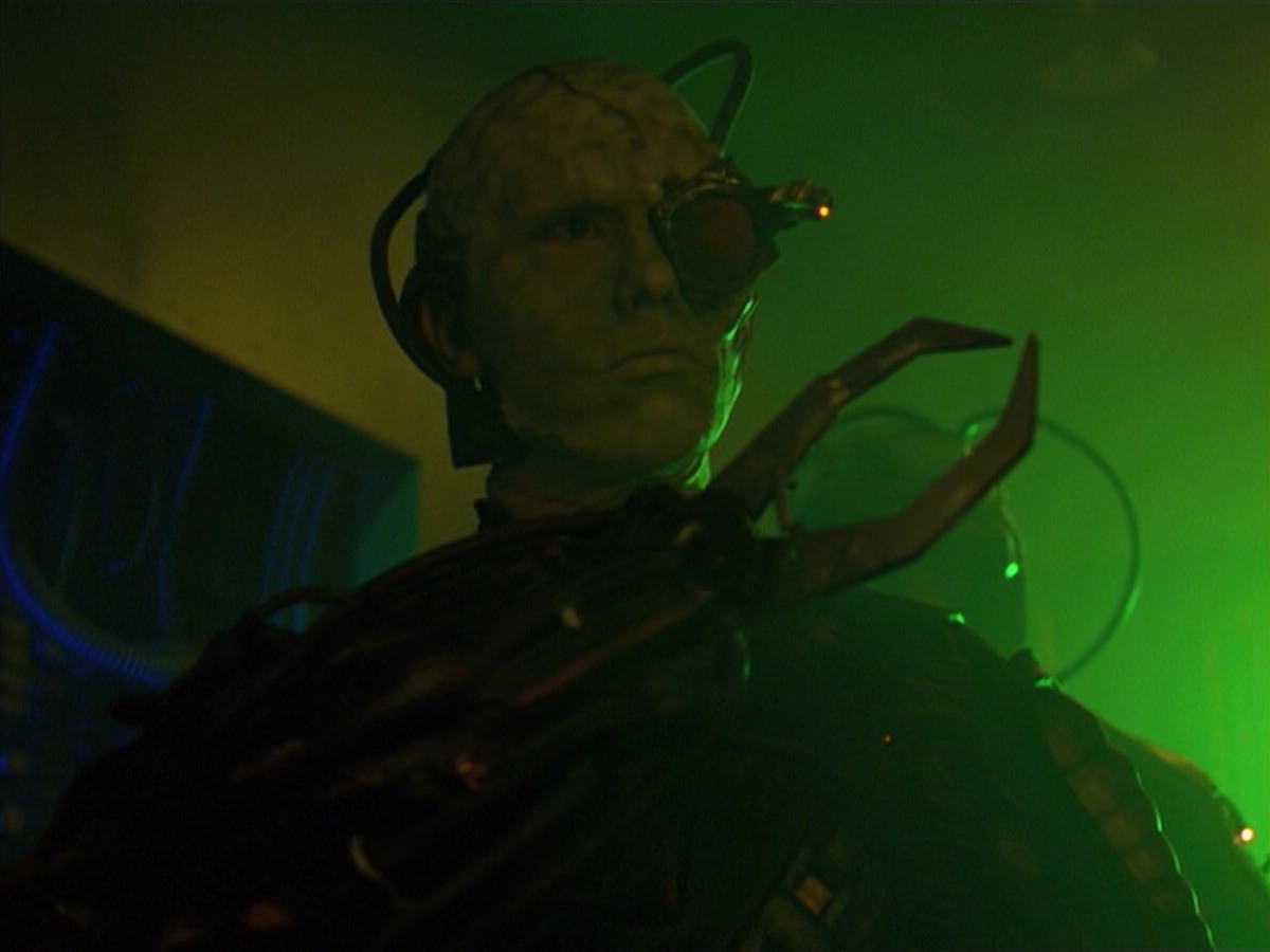 ariane179254_StarTrekVoyager_5x15_5x16_DarkFrontier_0146.jpg