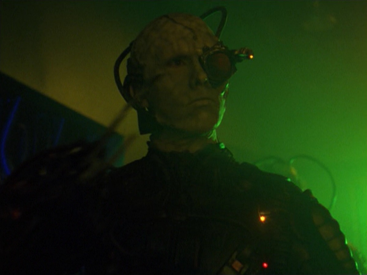 ariane179254_StarTrekVoyager_5x15_5x16_DarkFrontier_0147.jpg