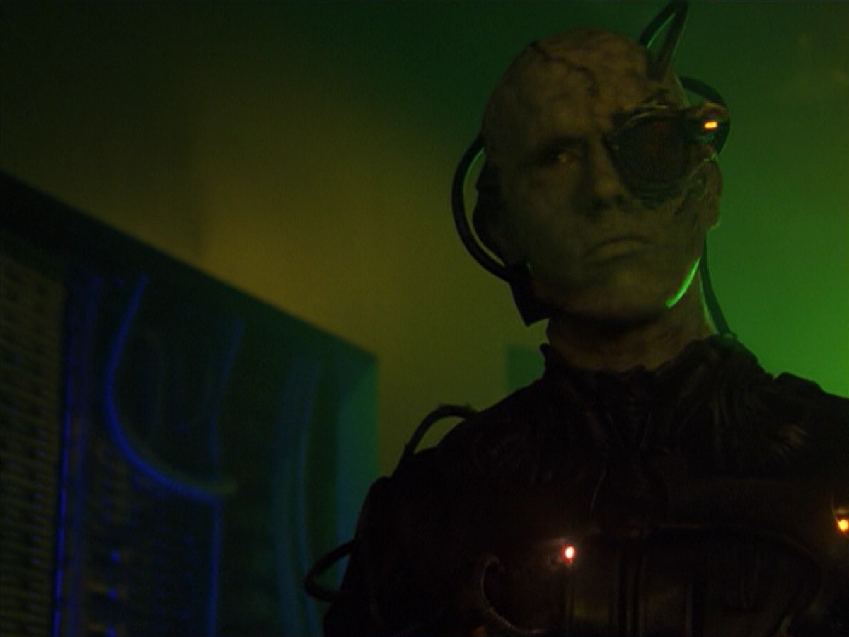 ariane179254_StarTrekVoyager_5x15_5x16_DarkFrontier_0148.jpg