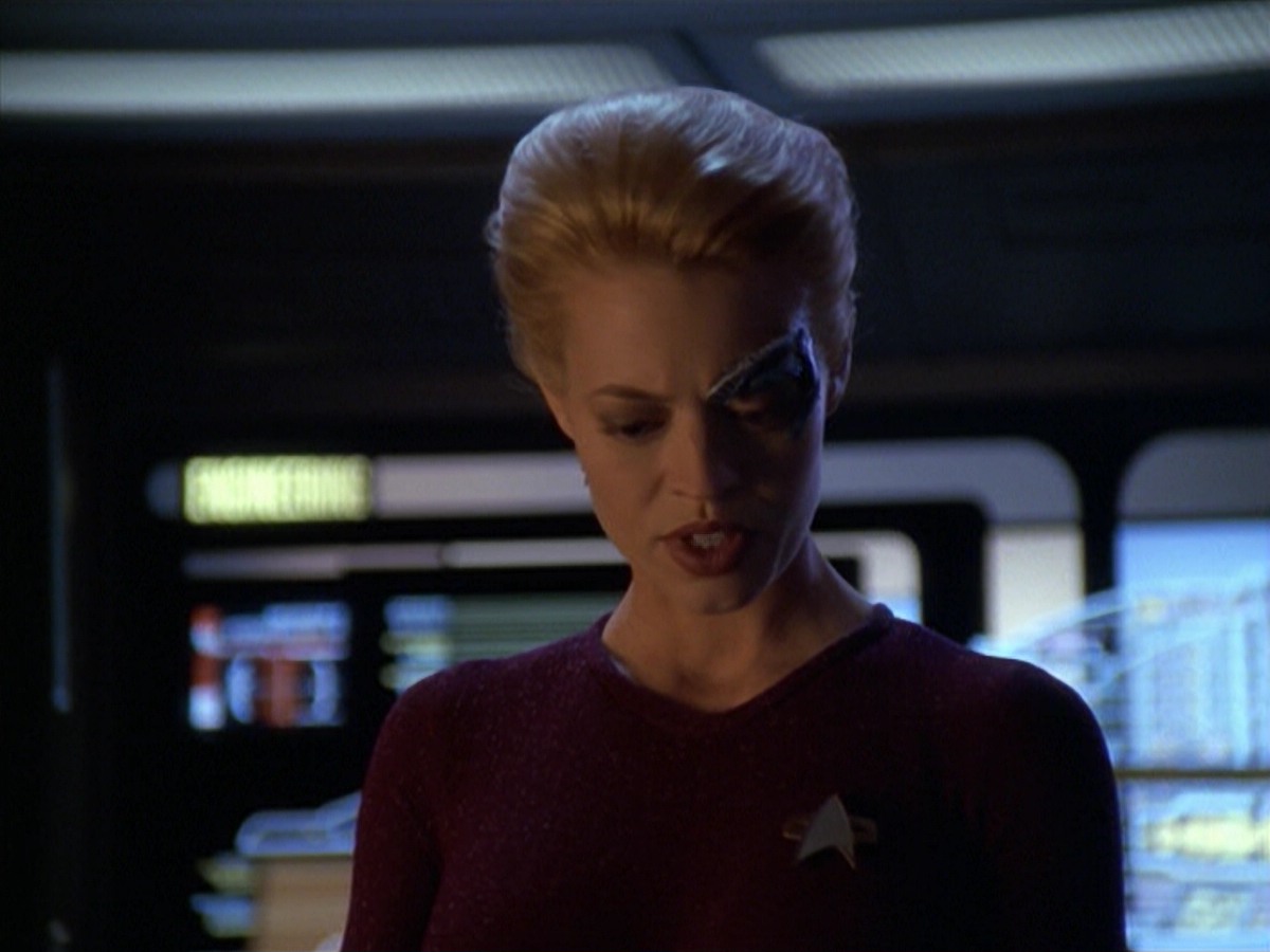 ariane179254_StarTrekVoyager_5x15_5x16_DarkFrontier_0182.jpg