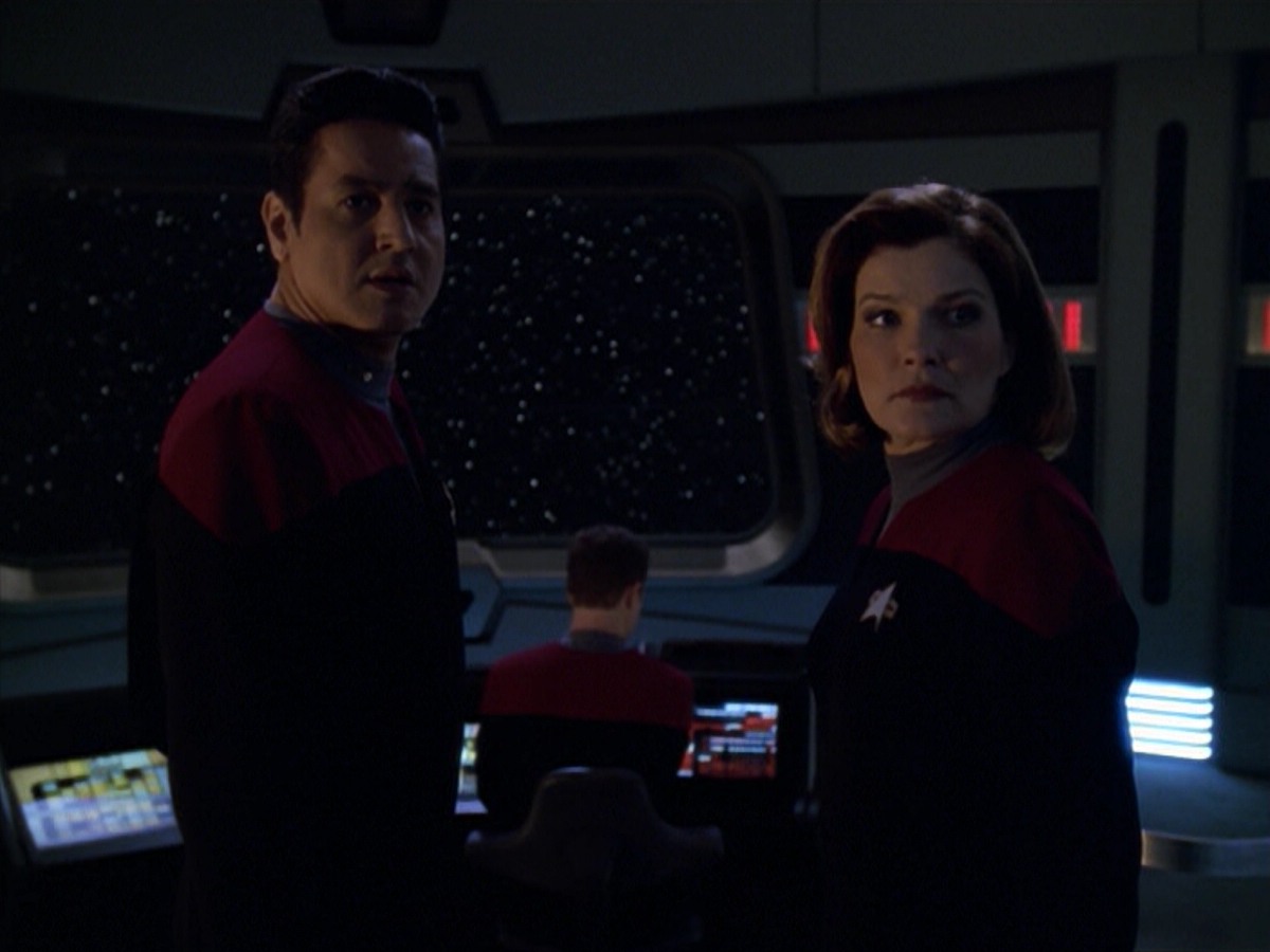 ariane179254_StarTrekVoyager_5x15_5x16_DarkFrontier_0186.jpg