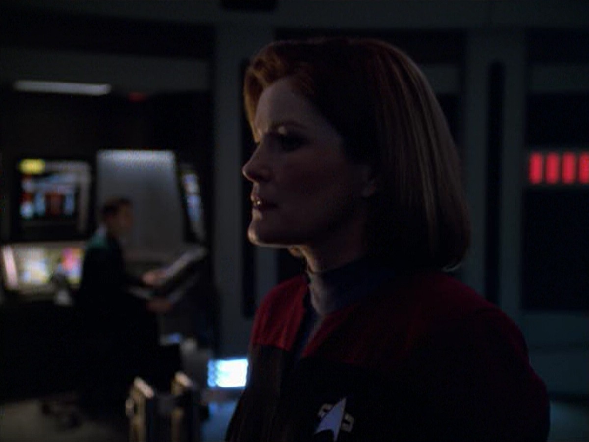 ariane179254_StarTrekVoyager_5x15_5x16_DarkFrontier_0198.jpg