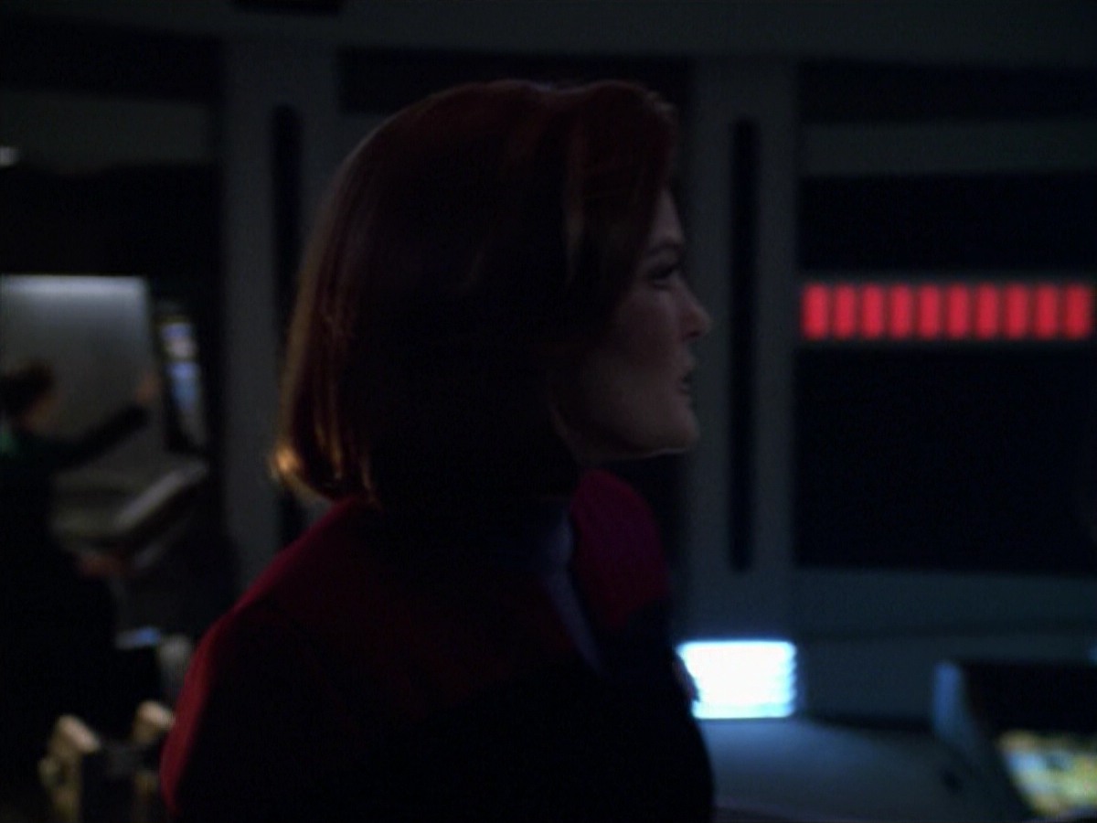 ariane179254_StarTrekVoyager_5x15_5x16_DarkFrontier_0200.jpg