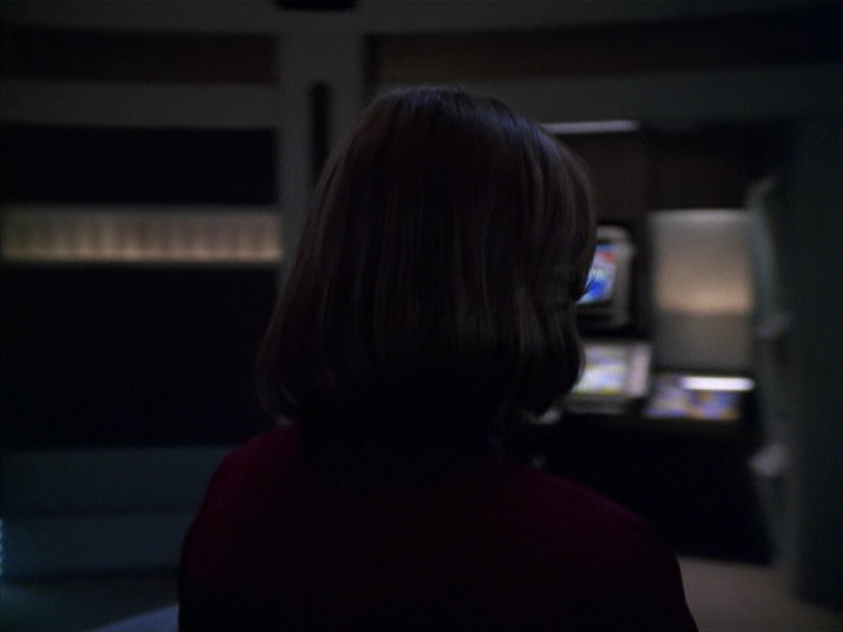 ariane179254_StarTrekVoyager_5x15_5x16_DarkFrontier_0212.jpg