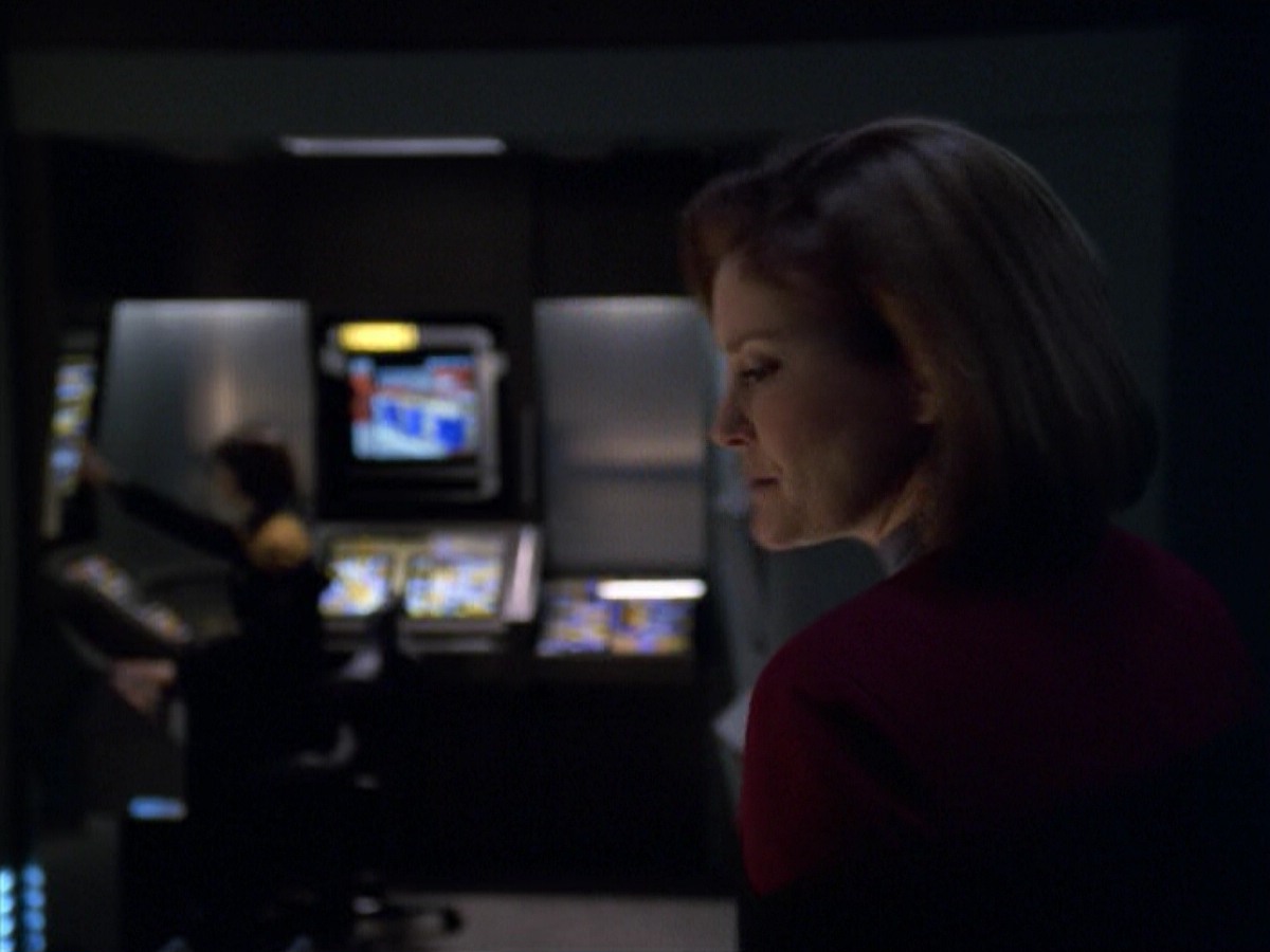 ariane179254_StarTrekVoyager_5x15_5x16_DarkFrontier_0218.jpg