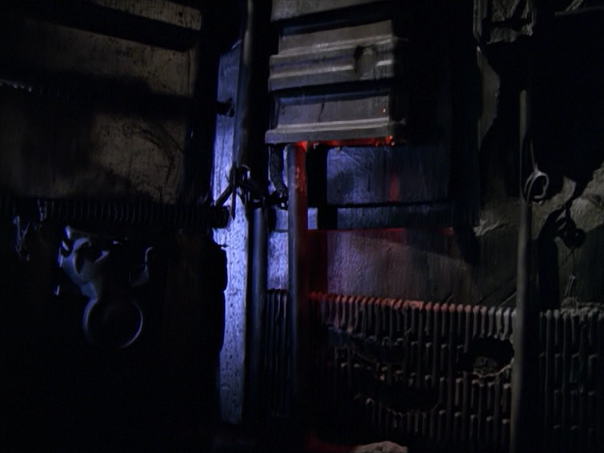 ariane179254_StarTrekVoyager_5x15_5x16_DarkFrontier_0380.jpg