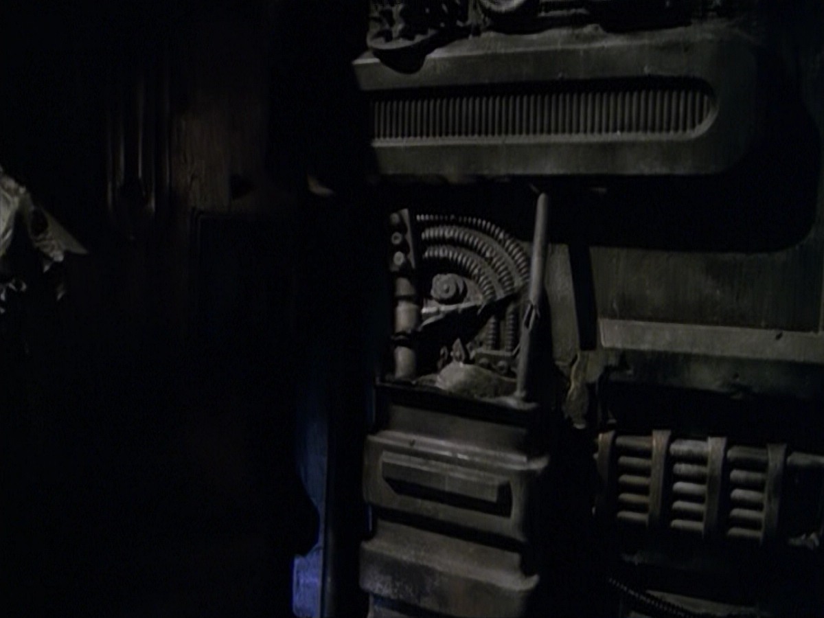 ariane179254_StarTrekVoyager_5x15_5x16_DarkFrontier_0385.jpg